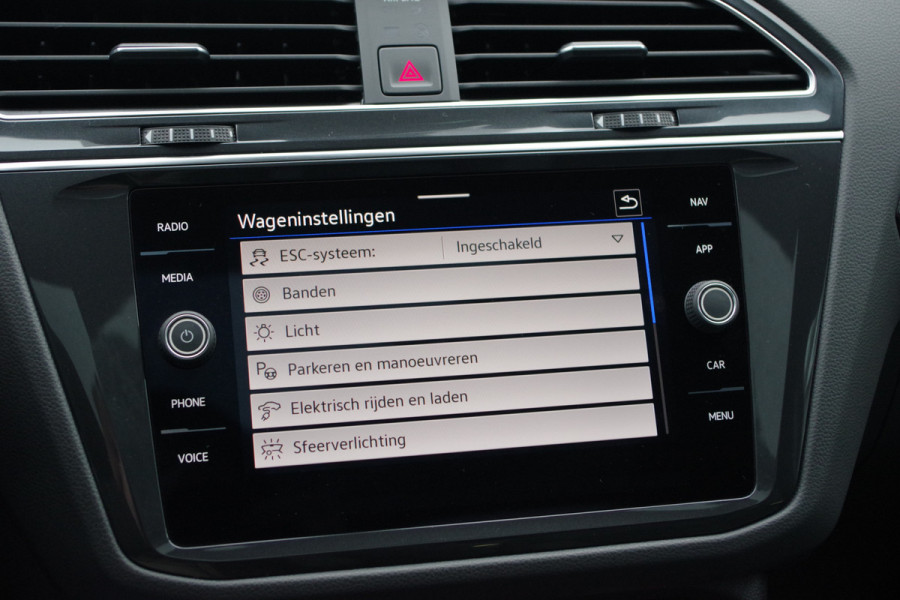 Volkswagen Tiguan 1.4 TSI 245 PK eHybrid R-Line BNS PHEV, Panoramadak, Trekhaak, IQ-Light, DCC, Adaptieve Cruise Control
