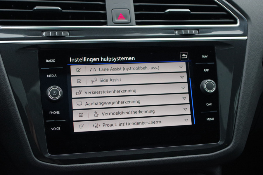 Volkswagen Tiguan 1.4 TSI 245 PK eHybrid R-Line BNS PHEV, Panoramadak, Trekhaak, IQ-Light, DCC, Adaptieve Cruise Control