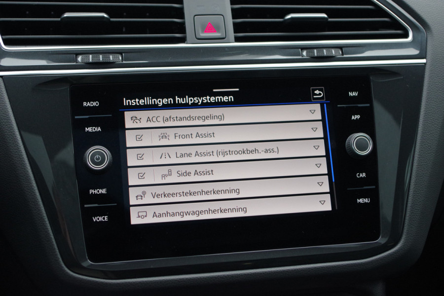 Volkswagen Tiguan 1.4 TSI 245 PK eHybrid R-Line BNS PHEV, Panoramadak, Trekhaak, IQ-Light, DCC, Adaptieve Cruise Control