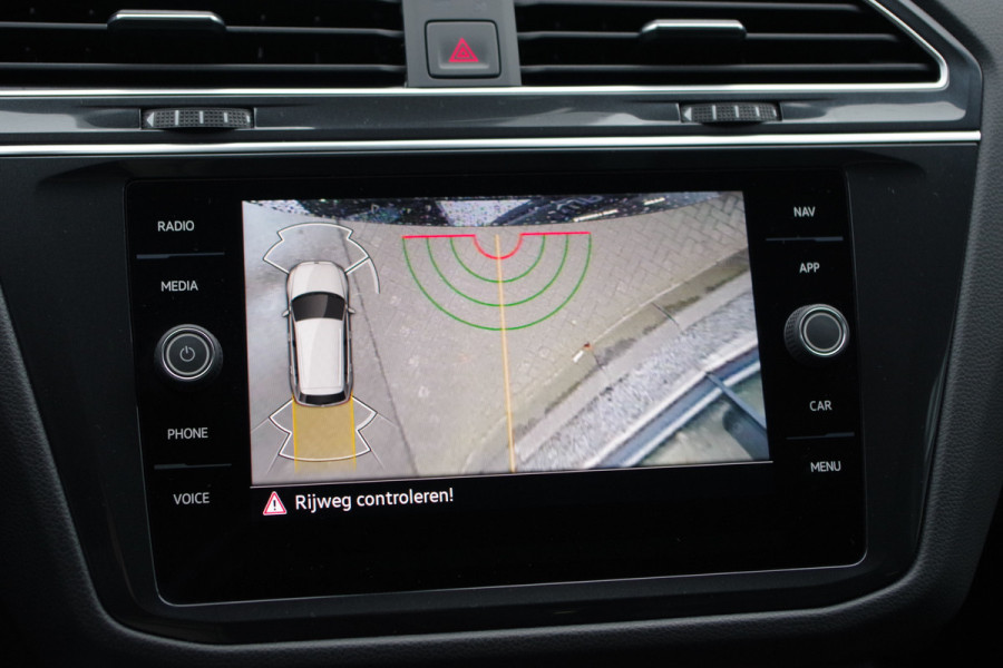Volkswagen Tiguan 1.4 TSI 245 PK eHybrid R-Line BNS PHEV, Panoramadak, Trekhaak, IQ-Light, DCC, Adaptieve Cruise Control