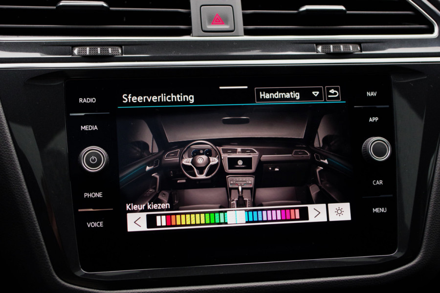 Volkswagen Tiguan 1.4 TSI 245 PK eHybrid R-Line BNS PHEV, Panoramadak, Trekhaak, IQ-Light, DCC, Adaptieve Cruise Control