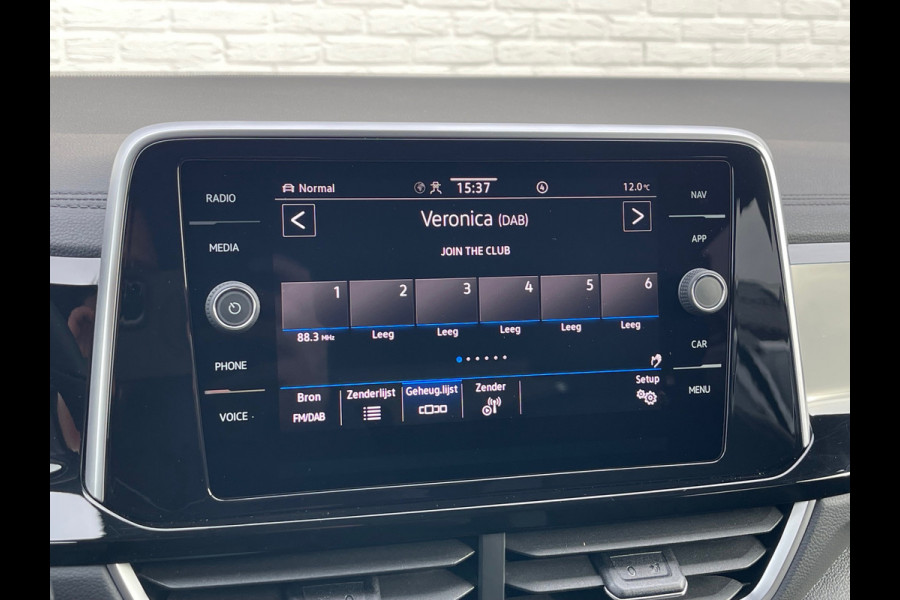 Volkswagen T-Roc 1.5 TSI R-Line | CarPlay | Camera | ACC | IQ Light | Dodehoek | 18 inch