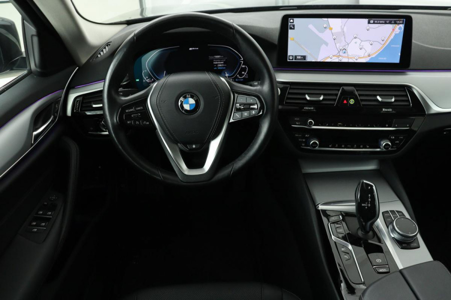 BMW 5 Serie 530e Executive | Trekhaak | Stoel & stuurverwarming | Leder | Sfeerverlichting | Camera | Carplay | Full LED | Live Cockpit | Park Assist | PHEV