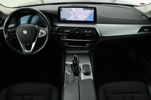 BMW 5 Serie 530e Executive | Trekhaak | Stoel & stuurverwarming | Leder | Sfeerverlichting | Camera | Carplay | Full LED | Live Cockpit | Park Assist | PHEV