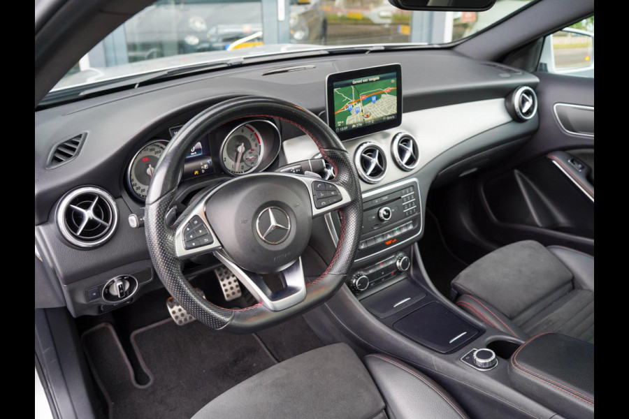 Mercedes-Benz GLA 200 AMG Line / Pano / CarPlay / Stoelverwarming / Sensoren / Elek. Klep / Trekhaak / Dodehoek