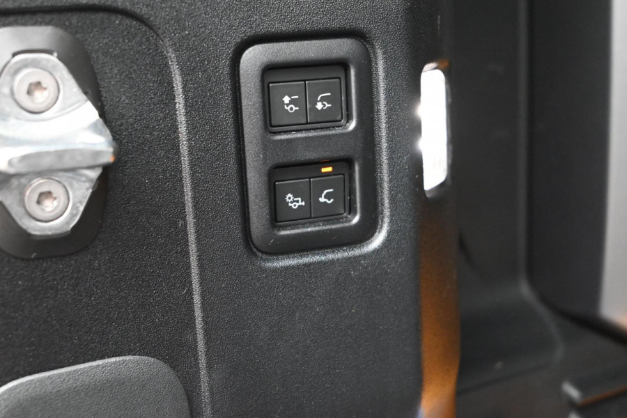 Land Rover Defender 110 5.0 P525 110 V8 URBAN ACC Trekhaak Pano HUD 360 Cam Meridian 22''