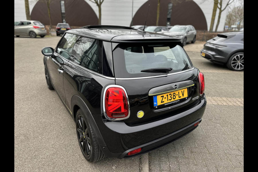 MINI Mini Electric Yours 33 kWh 3 FASE OPLADEN SOH 97% | PANO DAK | STOELVERARMING | CAMERA | APPLE CARPLAY | NAVI | FULL LED | KEYLES | 12M MND BOVAG GARANTIE