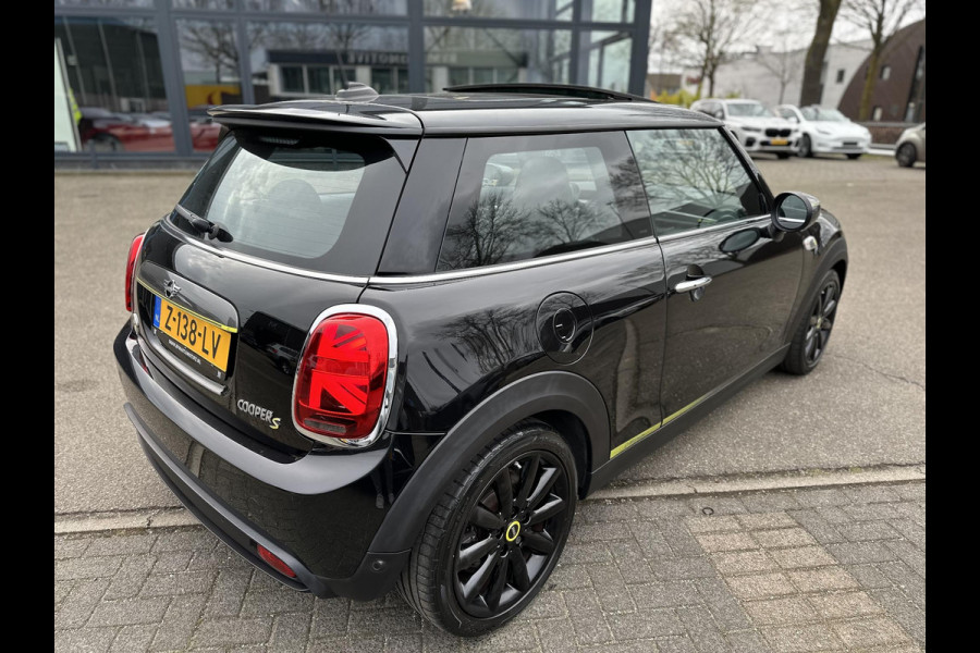 MINI Mini Electric Yours 33 kWh 3 FASE OPLADEN SOH 97% | PANO DAK | STOELVERARMING | CAMERA | APPLE CARPLAY | NAVI | FULL LED | KEYLES | 12M MND BOVAG GARANTIE