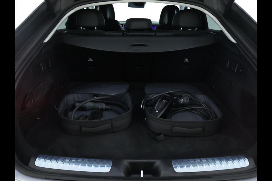 Mercedes-Benz GLC Coupé 300 e 4MATIC AMG Plug-In Hybride | AMG Styling | 20 Inch AMG Velgen | Stuur en Stoelverwarming | Burmester® 3D-Surround sound system | Rijassistentiepakket plus | Inclusief 24 maanden MB Certified garantie voor Europa.