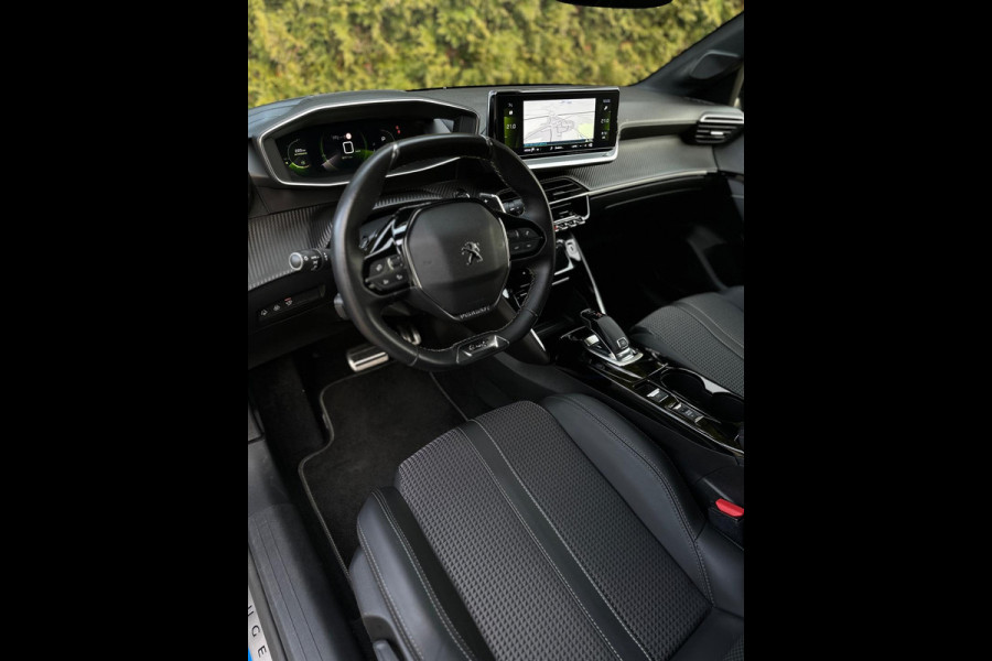 Peugeot 208 1.2 PureTech GT-line CarPlay Camera