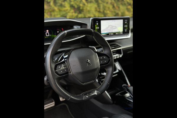 Peugeot 208 1.2 PureTech GT-line CarPlay Camera