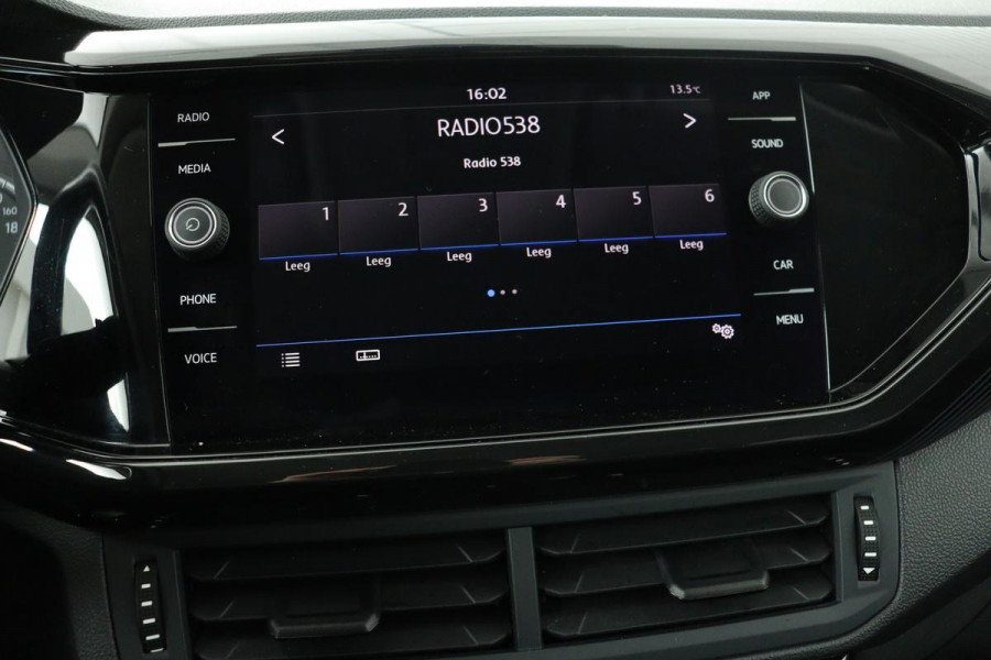 Volkswagen T-Cross 1.0 TSI Life | Carplay | Park Assist | Design Pack Black | Adaptive cruise | Sportstoelen | Airco | Getint glas