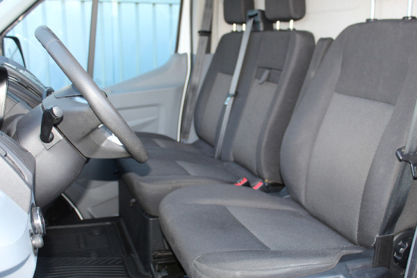 Ford Transit 290 2.0-105pk TDCI L2H2 Ambiente. Totaal 6 stuks, rest wordt nog gepubliceerd. Compleet ingerichte Ford Transit ! Slechts 75.000km ! Camera, pdc v+a, airco, ladder achterd., opstaptrede met trekhaak, imperiaal met ladder, omvormer naar 220V etc etc.