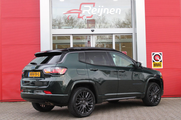 Jeep Compass 4xe 240PK Plug-in Hybrid S | PANORAMISCH SCHUIF/KANTELDAK | ALPINE AUDIO SYSTEM | ELEKTRISCH VERSTELBARE VOORSTOELEN | 360° CAMERA | KEYLESS ENTRY/START | LEDEREN BEKLEDING | DRAADLOZE APPLE CARPLAY/ANDROID AUTO | NAVIGATIE | DODEHOEK DETECTIE | DRAADLOZE TELEFOONLADER | STOEL/STUUR VERWARMING | 19" LICHTMETALEN VELGEN |