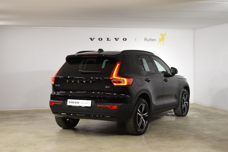 Volvo XC40 B4 211PK Automaat Plus Dark / Climate pack / Donker getint glas / Adaptieve cruise control / DAB+ / El. Achterklep