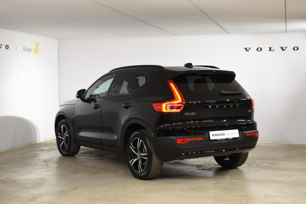 Volvo XC40 B4 211PK Automaat Plus Dark / Climate pack / Donker getint glas / Adaptieve cruise control / DAB+ / El. Achterklep