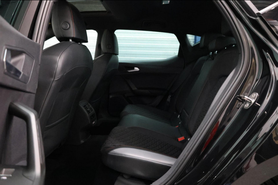 Seat Leon 1.5 eTSI FR LED/SFEER/VIRTUAL/PANO/S.VERWARMING/18' LMV/CAM/ACC/ECC/12 MND GARANTIE!