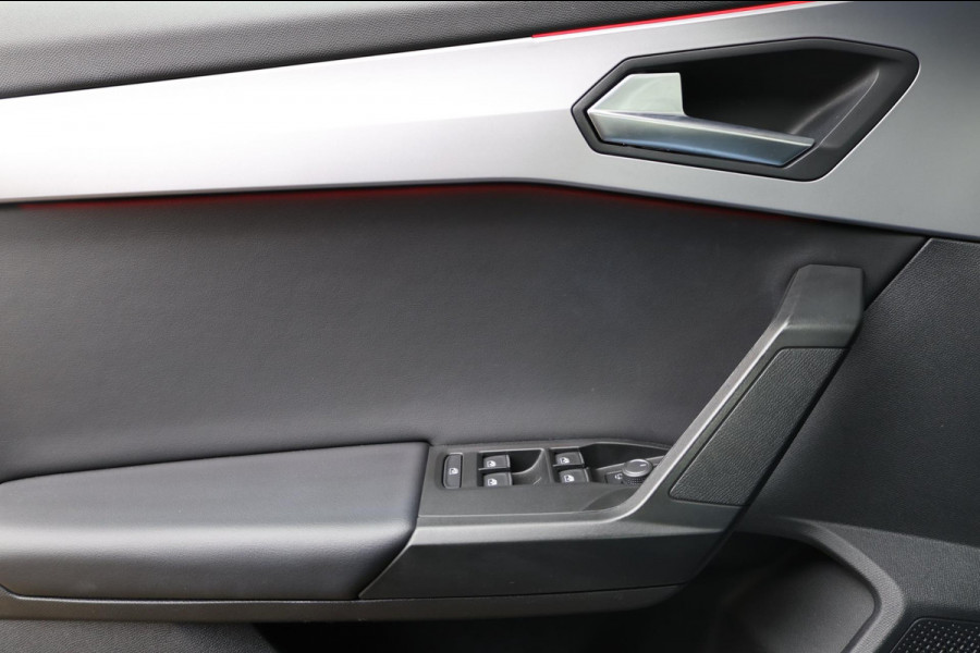 Seat Leon 1.5 eTSI FR LED/SFEER/VIRTUAL/PANO/S.VERWARMING/18' LMV/CAM/ACC/ECC/12 MND GARANTIE!