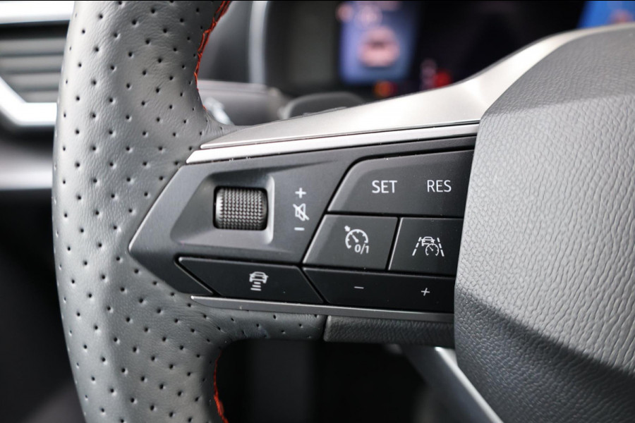 Seat Leon 1.5 eTSI FR LED/SFEER/VIRTUAL/PANO/S.VERWARMING/18' LMV/CAM/ACC/ECC/12 MND GARANTIE!