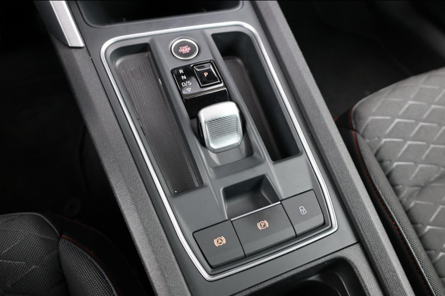 Seat Leon 1.5 eTSI FR LED/SFEER/VIRTUAL/PANO/S.VERWARMING/18' LMV/CAM/ACC/ECC/12 MND GARANTIE!