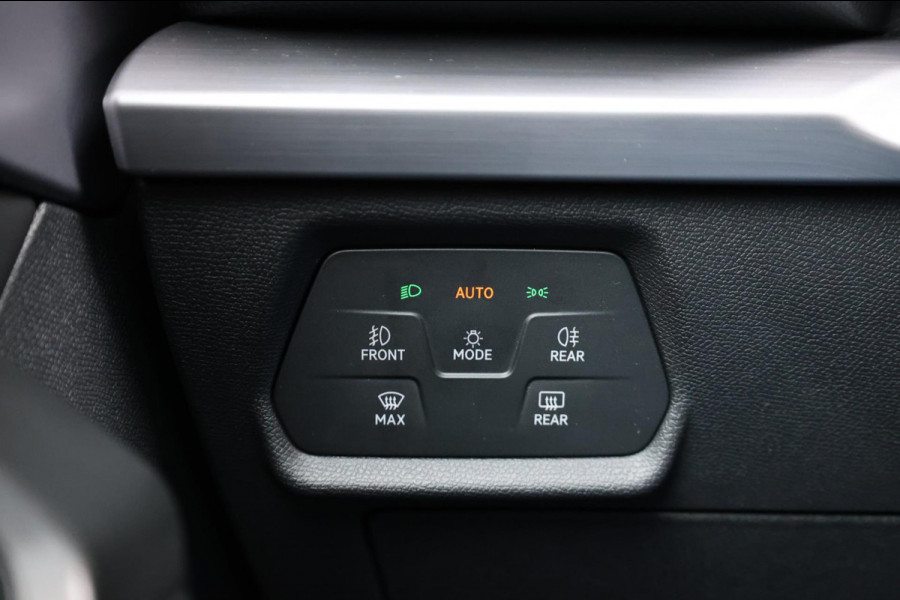 Seat Leon 1.5 eTSI FR LED/SFEER/VIRTUAL/PANO/S.VERWARMING/18' LMV/CAM/ACC/ECC/12 MND GARANTIE!