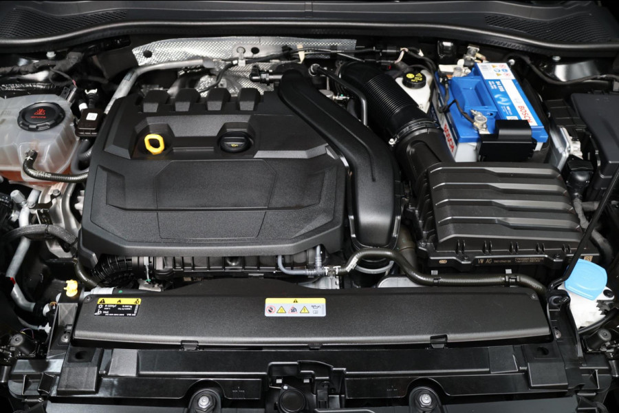 Seat Leon 1.5 eTSI FR LED/SFEER/VIRTUAL/PANO/S.VERWARMING/18' LMV/CAM/ACC/ECC/12 MND GARANTIE!