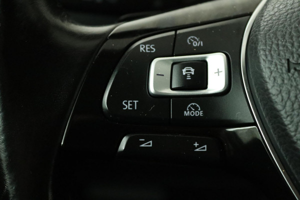 Volkswagen Tiguan 1.4 TSI ACT Highline (PANORAMADAK, TREKHAAK, STOELVERWARMING, LEER, PARKEERSENSOREN, GOED ONDERHOUDEN)
