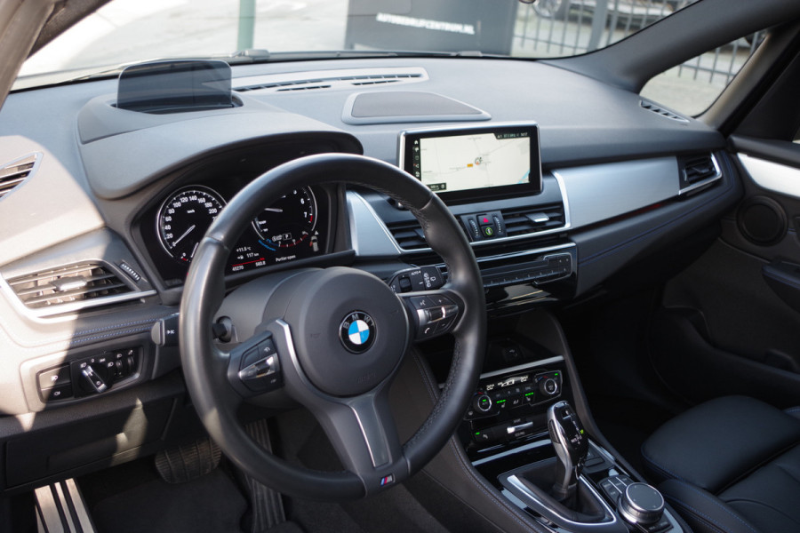 BMW 2 Serie Active Tourer 218i 141 PK Automaat M-Sport High Executive, Leder, Head-Up, Stoelverwarming