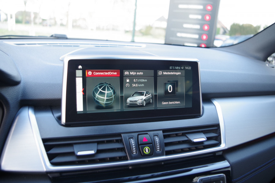 BMW 2 Serie Active Tourer 218i 141 PK Automaat M-Sport High Executive, Leder, Head-Up, Stoelverwarming