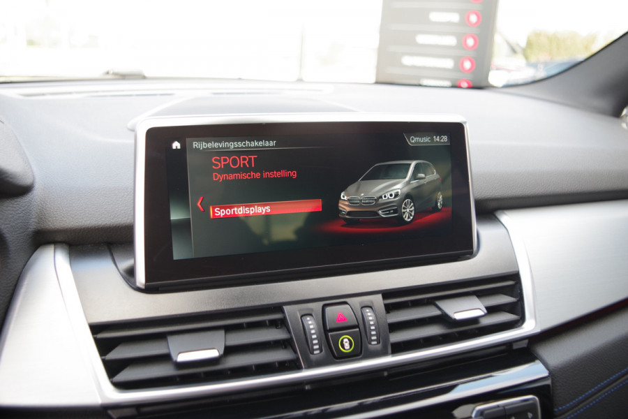 BMW 2 Serie Active Tourer 218i 141 PK Automaat M-Sport High Executive, Leder, Head-Up, Stoelverwarming