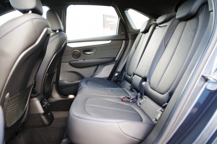 BMW 2 Serie Active Tourer 218i 141 PK Automaat M-Sport High Executive, Leder, Head-Up, Stoelverwarming
