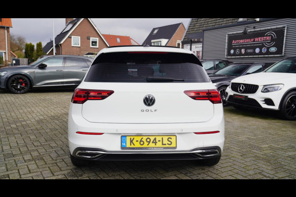 Volkswagen Golf 1.5 eTSI Style | Panorama | Massage | Sfeerverlichting | IQ Light | Adaptieve cruise | Stuurverwarming | Lane assi