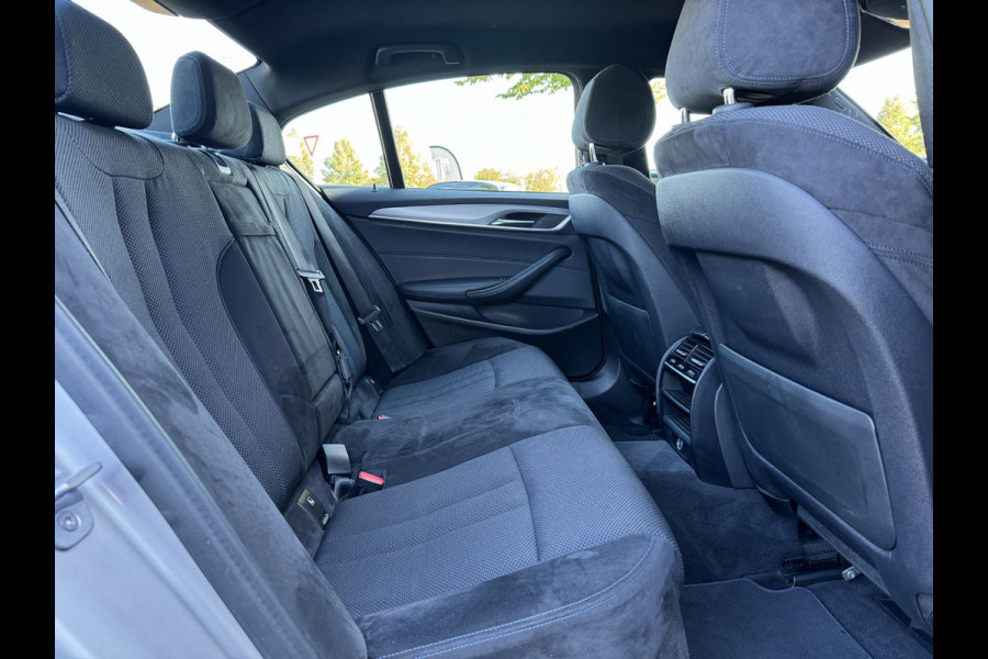 BMW 5 Serie 520i High Executive M-Pakket Alcantara,Navi,Camera,Cruise,Clima,2e Eigenaar,N.A.P,BTW Auto,184pk,Nieuwe Apk bij Aflevering