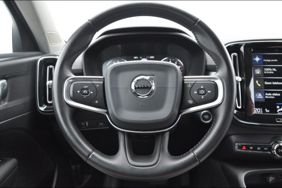 Volvo XC40 T3 163PK Automaat Momentum Pro / Cruise control / BLIS / Parkeersensoren met camera / Leder met textiel interieur / stoelverwarming / Apple carplay / Andriod auto /