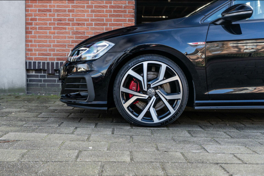 Volkswagen Golf 2.0 TSI GTI Performance Pano / Keyless / Camera