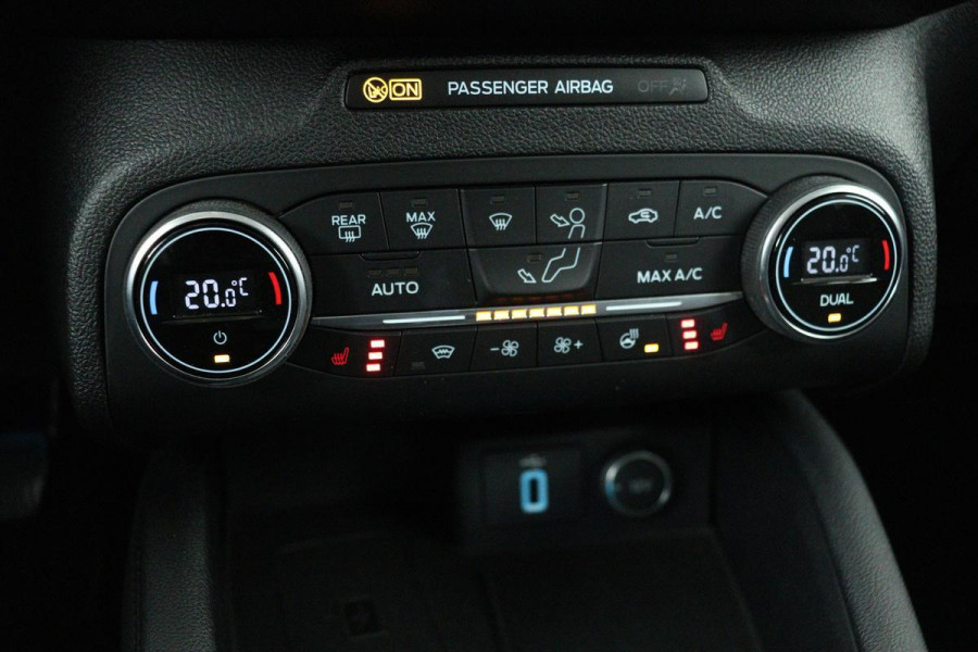 Ford Focus 1.0 EcoBoost Titanium | 1e eigenaar | Stoel & stuurverwarming | Adaptive cruise | Trekhaak | Camera | Carplay | Keyless