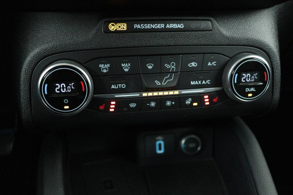 Ford Focus 1.0 EcoBoost Titanium | 1e eigenaar | Stoel & stuurverwarming | Adaptive cruise | Trekhaak | Camera | Carplay | Keyless