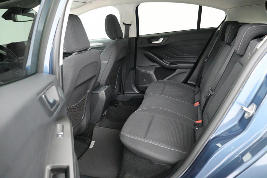 Ford Focus 1.0 EcoBoost Titanium | 1e eigenaar | Stoel & stuurverwarming | Adaptive cruise | Trekhaak | Camera | Carplay | Keyless