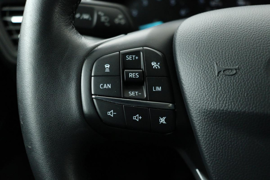 Ford Focus 1.0 EcoBoost Titanium | 1e eigenaar | Stoel & stuurverwarming | Adaptive cruise | Trekhaak | Camera | Carplay | Keyless