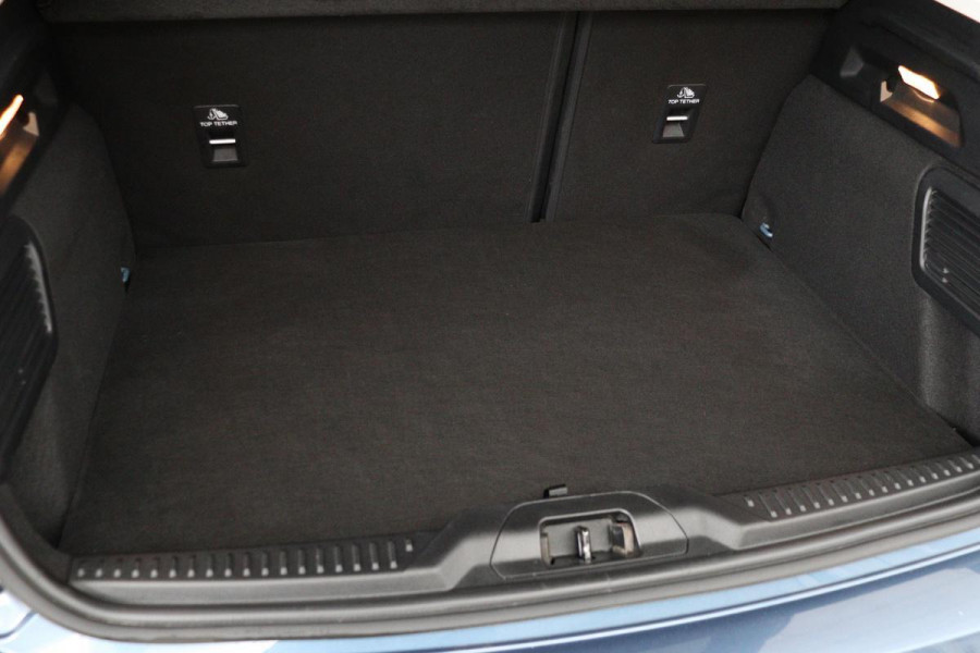 Ford Focus 1.0 EcoBoost Titanium | 1e eigenaar | Stoel & stuurverwarming | Adaptive cruise | Trekhaak | Camera | Carplay | Keyless