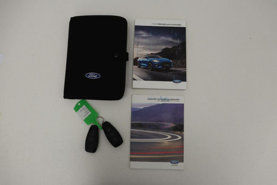 Ford Focus 1.0 EcoBoost Titanium | 1e eigenaar | Stoel & stuurverwarming | Adaptive cruise | Trekhaak | Camera | Carplay | Keyless