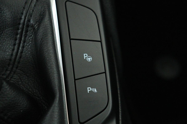 Ford Focus 1.0 EcoBoost Titanium | 1e eigenaar | Stoel & stuurverwarming | Adaptive cruise | Trekhaak | Camera | Carplay | Keyless