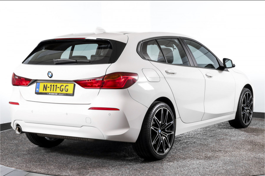 BMW 1-serie 118i 140 PK Corporate High Executive | Cruise | PDC | NAV+ Apple Car Play | EEC | LM 19" |