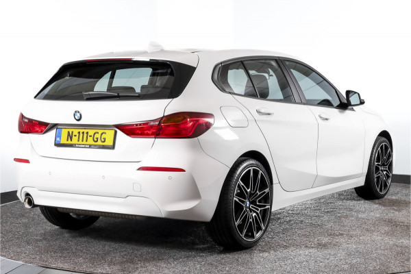 BMW 1-serie 118i 140 PK Corporate High Executive | Cruise | PDC | NAV+ Apple Car Play | EEC | LM 19" |