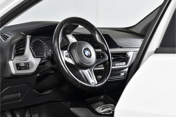 BMW 1-serie 118i 140 PK Corporate High Executive | Cruise | PDC | NAV+ Apple Car Play | EEC | LM 19" |