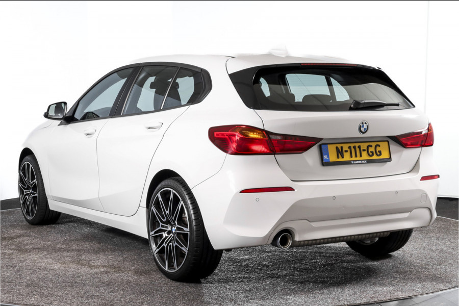 BMW 1-serie 118i 140 PK Corporate High Executive | Cruise | PDC | NAV+ Apple Car Play | EEC | LM 19" |