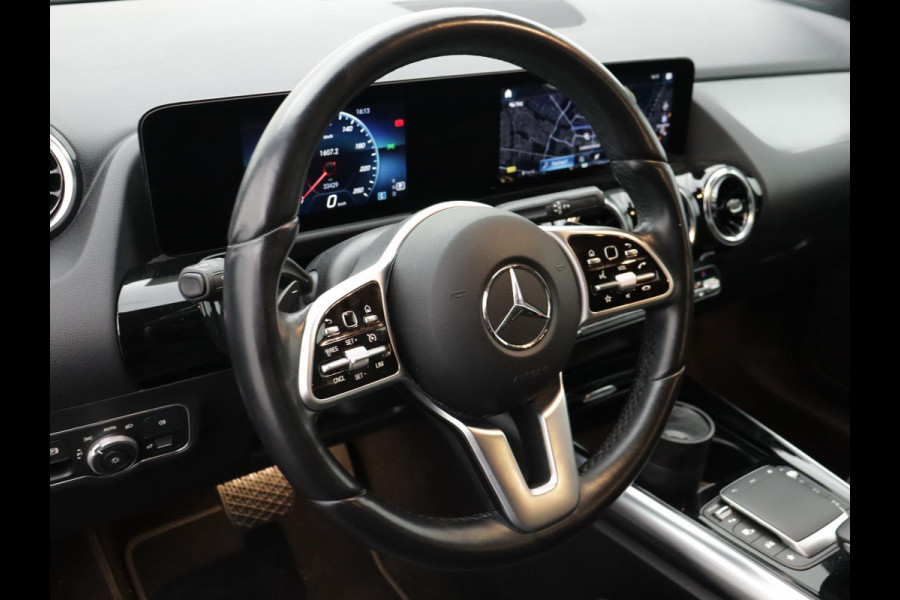 Mercedes-Benz GLA 200 Business Line 1/2-LEER CAMERA NAVI