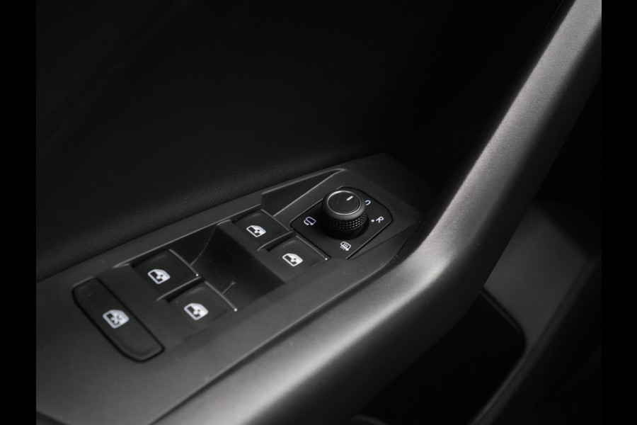Volkswagen T-Cross Volkswagen R-Line | 'App-Connect' draadloze smartphone integratie | Achterlichten LED | Afstandscontrolesysteem (Front Assist)