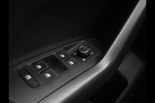 Volkswagen T-Cross Volkswagen R-Line | 'App-Connect' draadloze smartphone integratie | Achterlichten LED | Afstandscontrolesysteem (Front Assist)