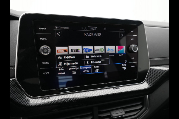 Volkswagen T-Cross Volkswagen R-Line | 'App-Connect' draadloze smartphone integratie | Achterlichten LED | Afstandscontrolesysteem (Front Assist)